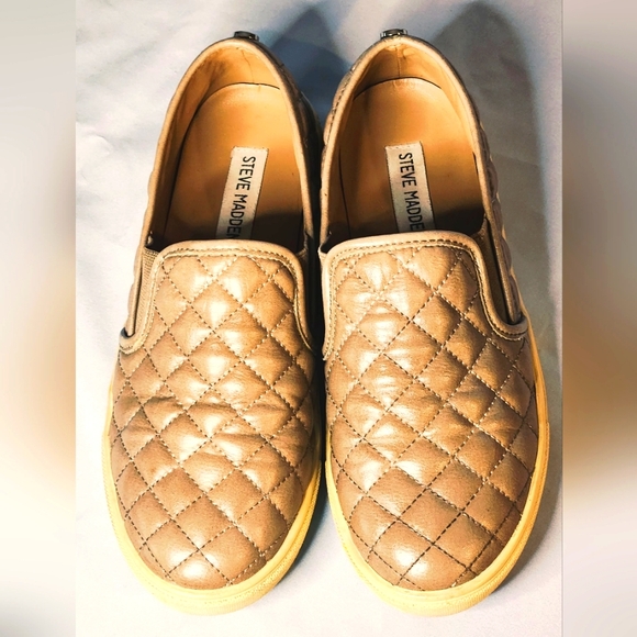 Steve Madden Shoes - Steve Madden Ecentrq Quilted Slip On Loafers Casual Shoes Gray Beige size 7